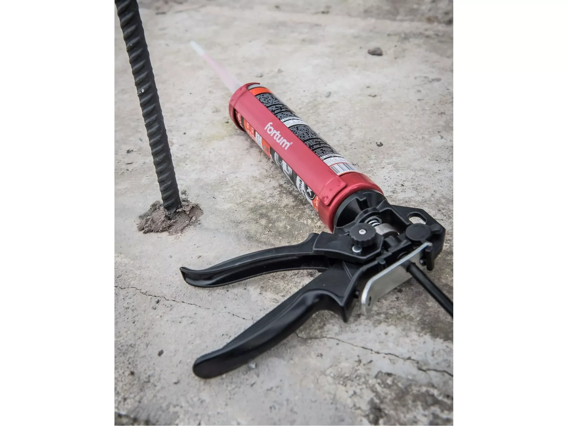 Vytlačovací pistole: Jak vybrat tu pravou pro silikon, PU pěnu a další materiály?