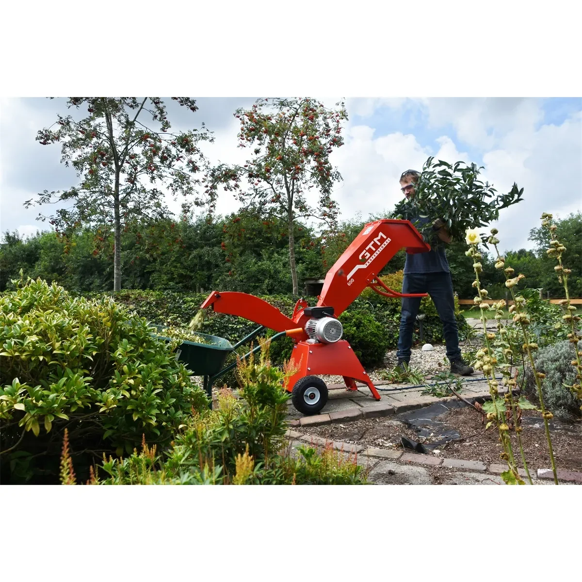 Drtič větví: Nožový nebo válcový?