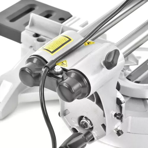 HECHT 828 - pokosová pila s laserem