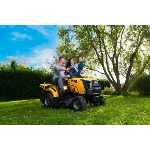 Riwall PRO RLT 92 TRD travní traktor 92 cm se zadním výhozem a mechanickou převodovkou