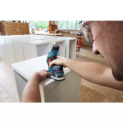 Akumulátorová ohraňovací frézka GKF 12V-8 BOSCH 06016B0000