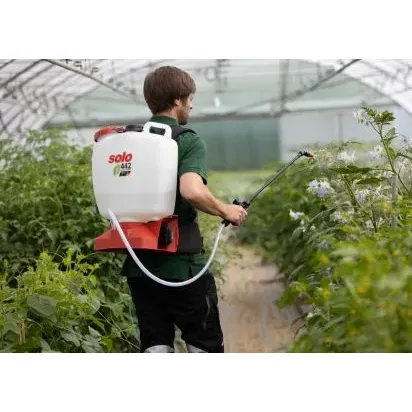 Zádový akumulátorový postřikovač SOLO 442