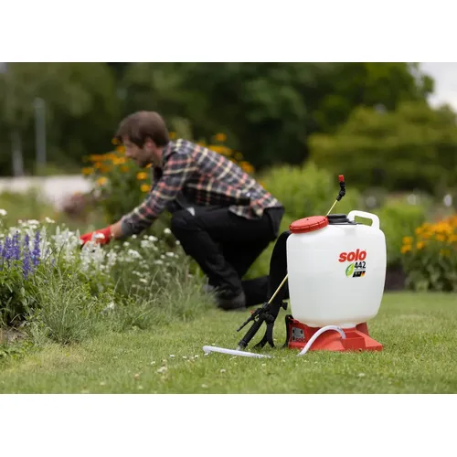 Zádový akumulátorový postřikovač SOLO 442