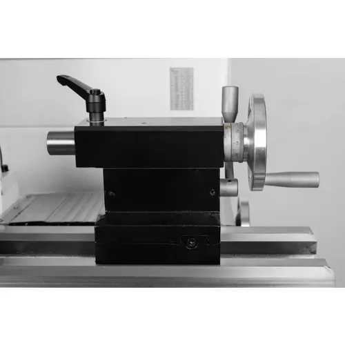 Proma SKF-750MD -  Kombinovaný soustruh na kov s pohyblivým frézovacím zařízením a digitálním odměřováním